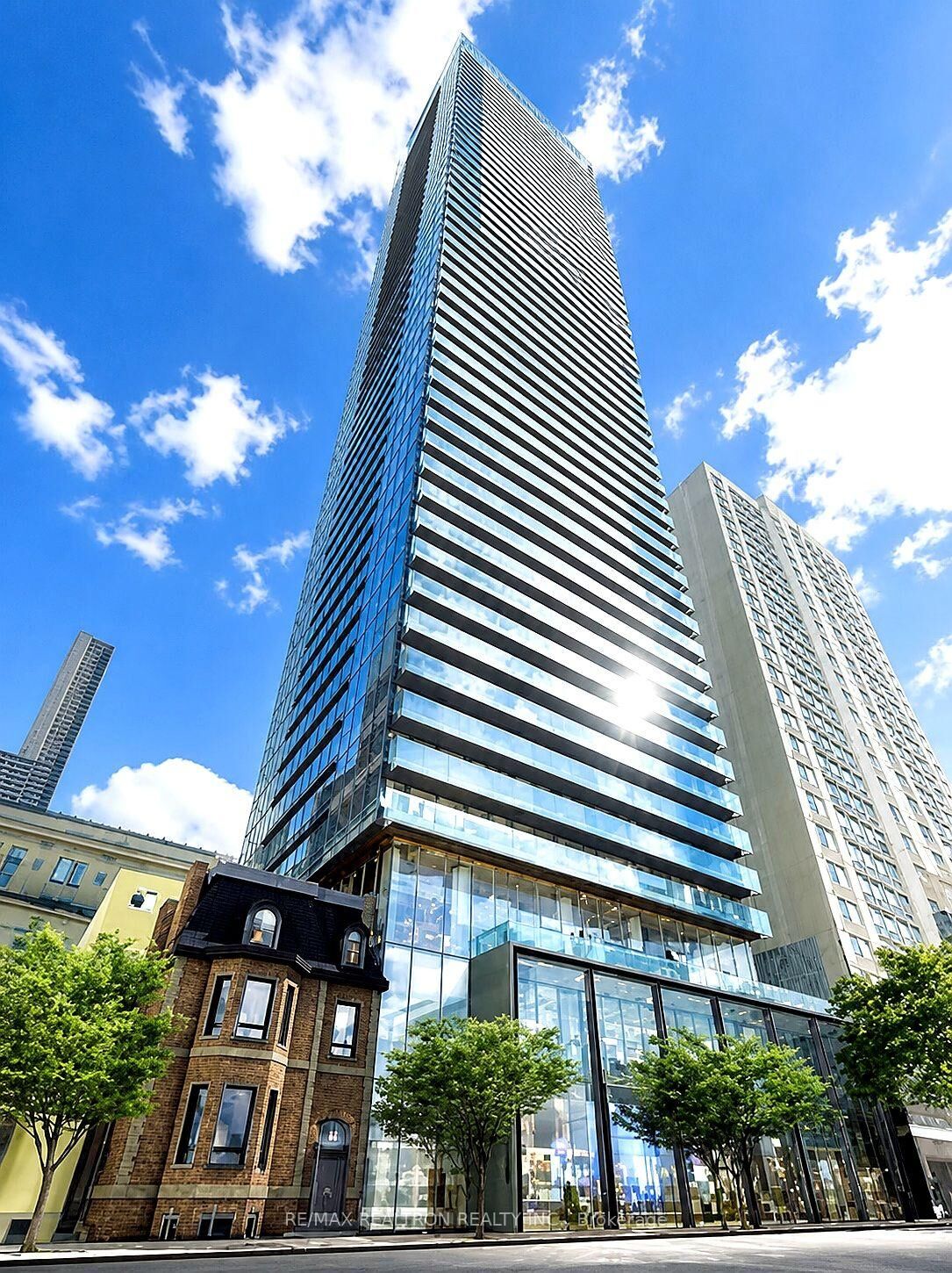 Property Photo:  15 Grenville Street 1207  ON M4Y 1A1 