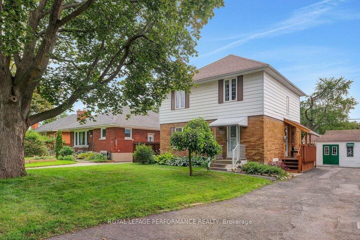 Property Photo:  550 Wolffdale Crescent  ON K1K 1N5 