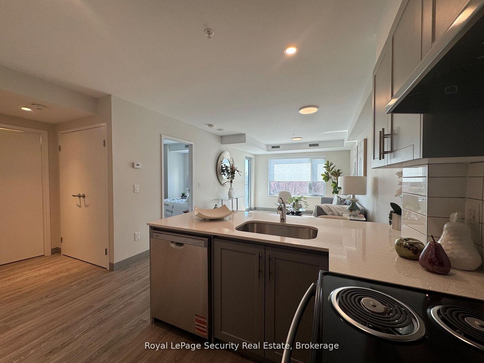 Property Photo:  1015 Innisfil Beach Road 305  ON L9S 1T3 