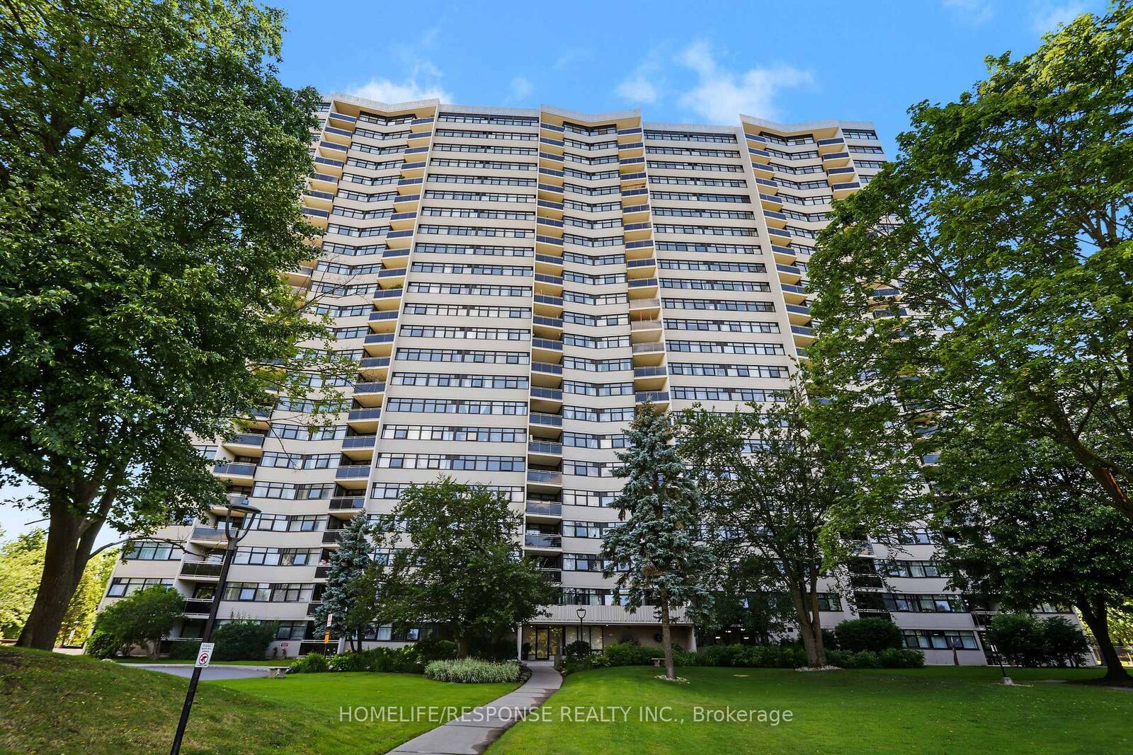 Property Photo:  100 Echo Point N/A 1801  ON M1W 2V2 