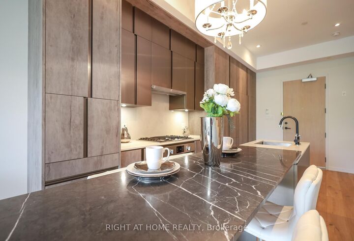 Property Photo:  455 Dovercourt Road 9  ON M6H 2W3 