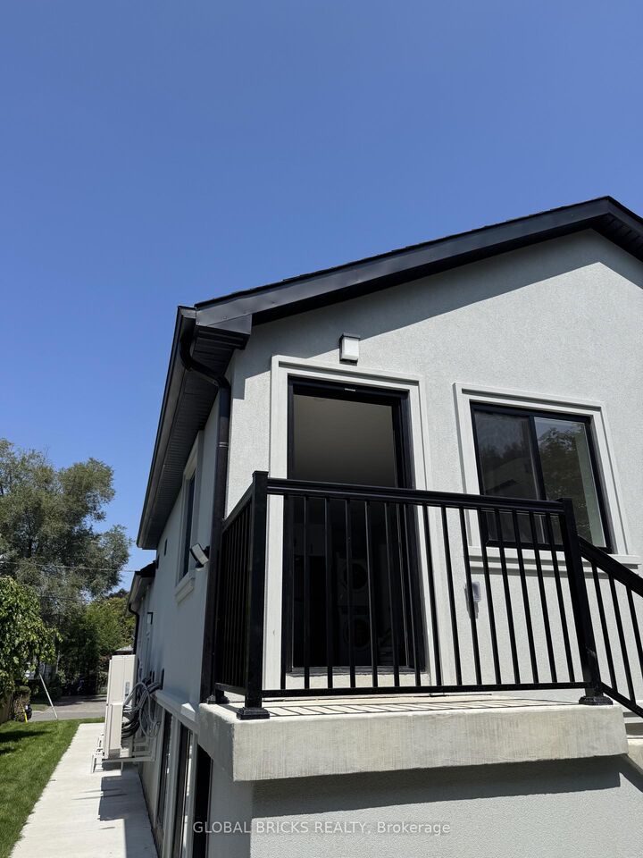 Property Photo:  101 Minerva Avenue Unit 2- Rear Upper  ON M1M 1V8 