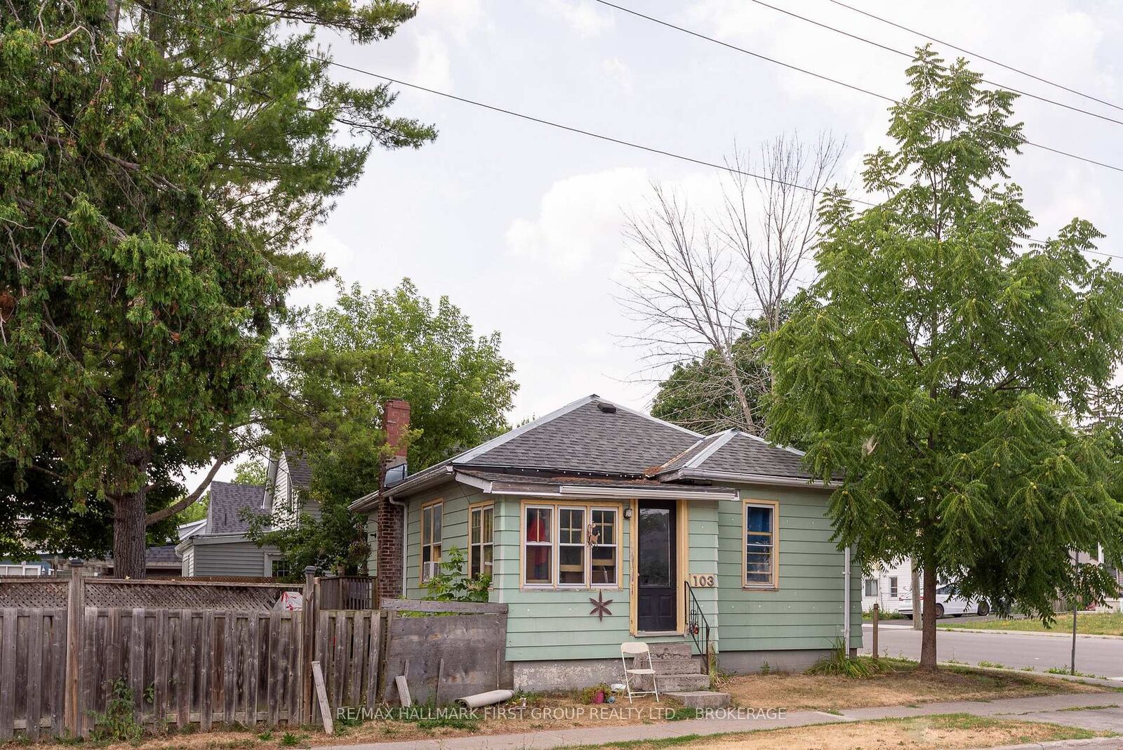 Property Photo:  103 Centre Street  ON K0K 1X0 