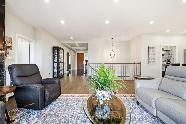 Property Photo:  42 Carlton Avenue  ON L3C 1P9 