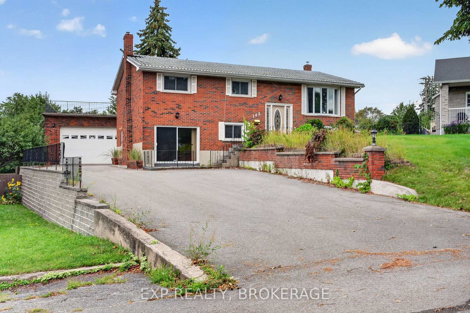 Property Photo:  143 Morenz Crescent  ON K7K 2X4 