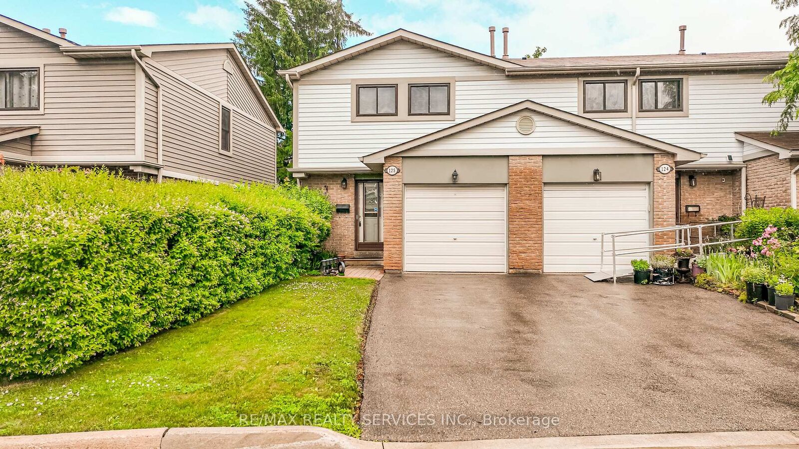 Property Photo:  125 Ashton Crescent 125  ON L6S 3J9 
