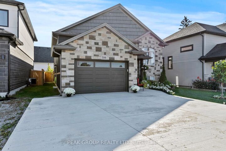 Property Photo:  398 Aqueduct Street  ON L3C 0H3 