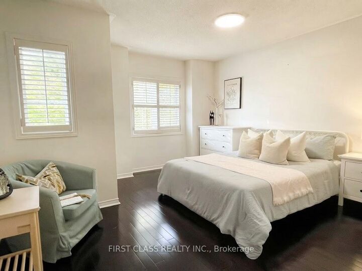 Property Photo:  9 Revelstoke Crescent  ON L4B 4T4 