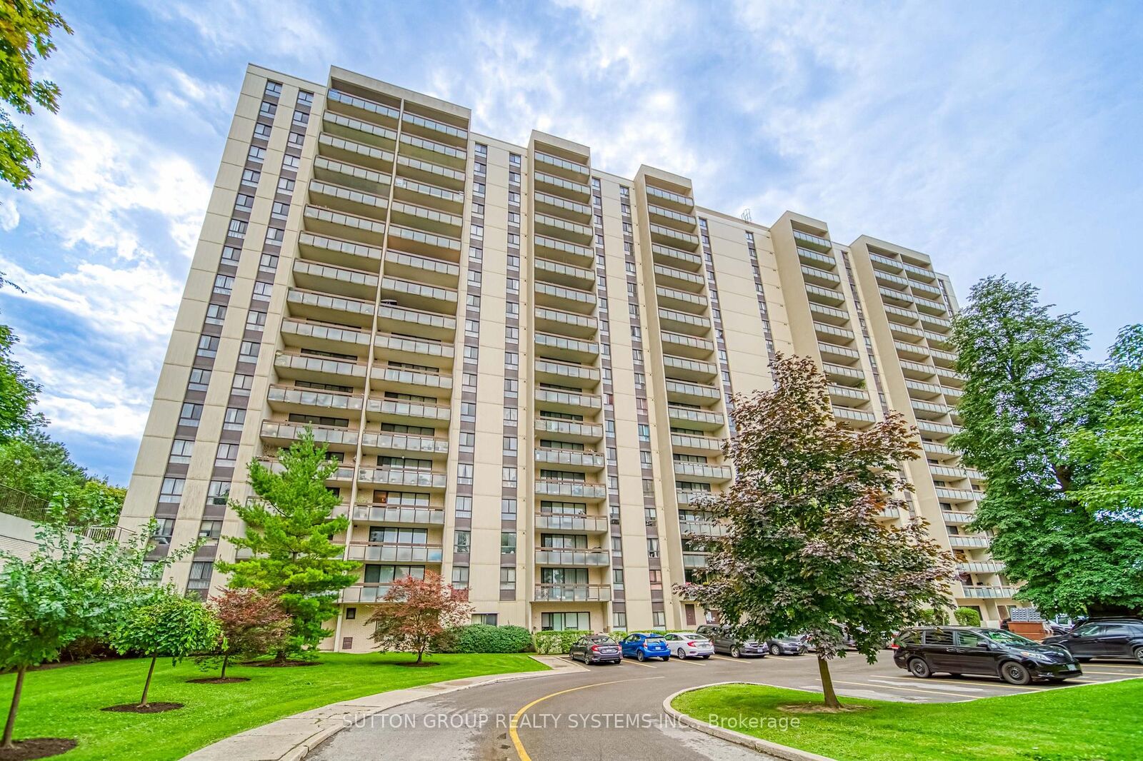 Property Photo:  260 Seneca Hill Drive 1811  ON M2J 4S6 