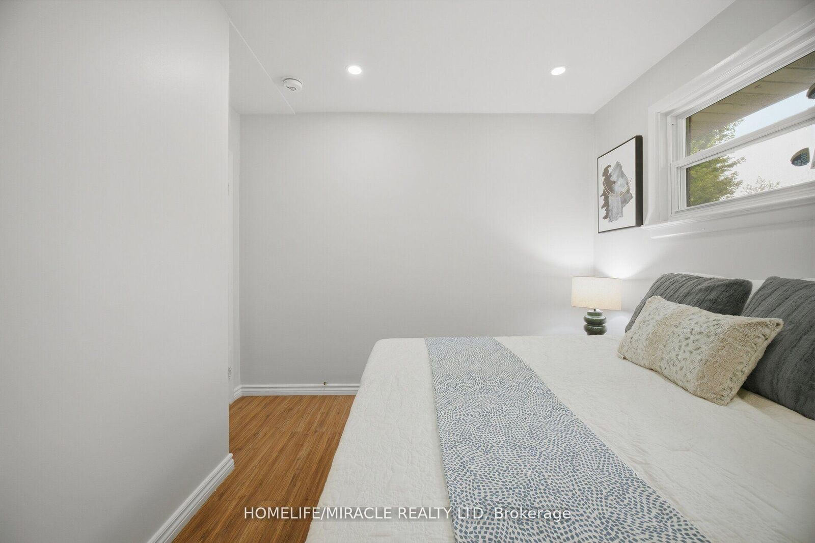 Property Photo:  199 Allen Street E  ON N2J 1J9 