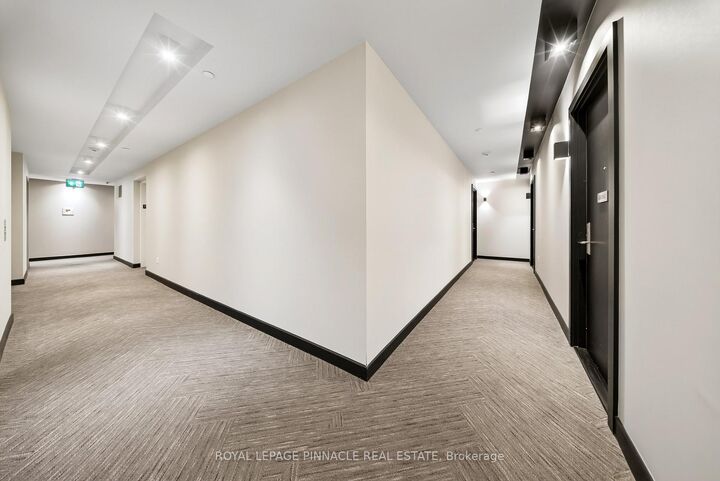 Property Photo:  8 Eglinton Avenue E 2002  ON M4P 0C1 