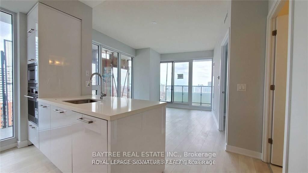 Property Photo:  2221 Yonge Street 1203  ON M4S 2B5 