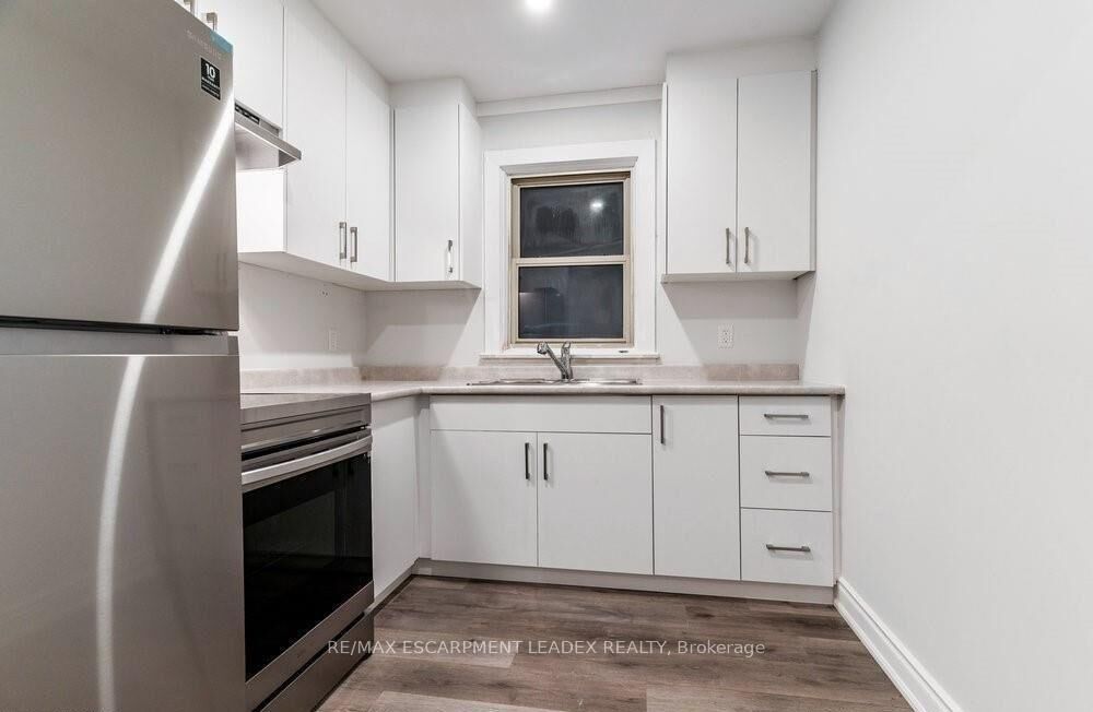 Property Photo:  598 Upper James Street A  ON L9C 2Y8 