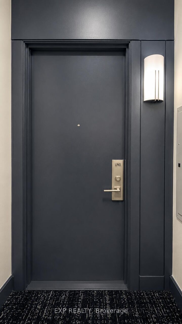 Property Photo:  55 De Boers Drive Lph03  ON M3J 0G5 