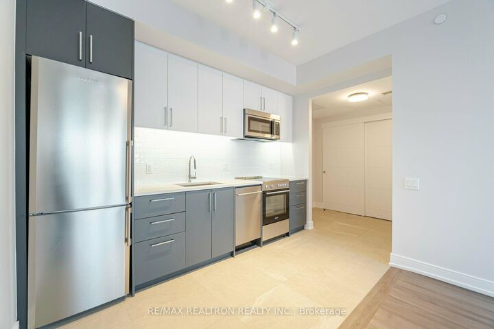 Property Photo:  2525 Bathurst Street 410  ON M6B 2Y9 