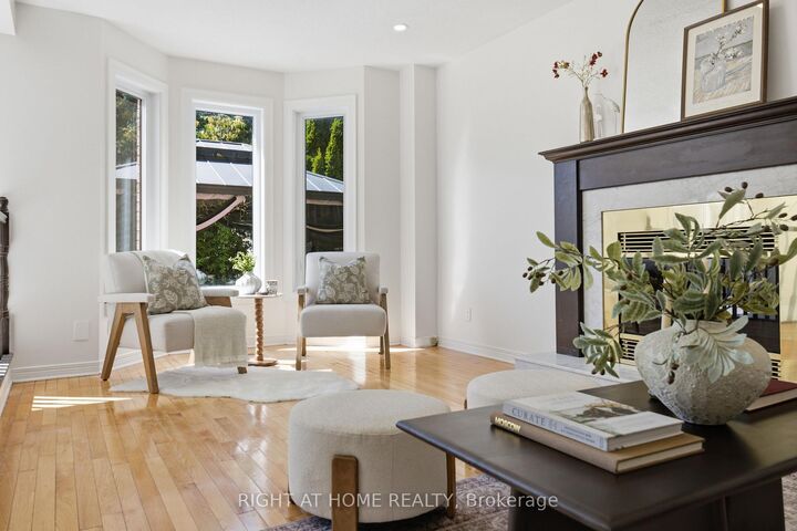 Property Photo:  34 Cellini Court  ON K1G 5K3 