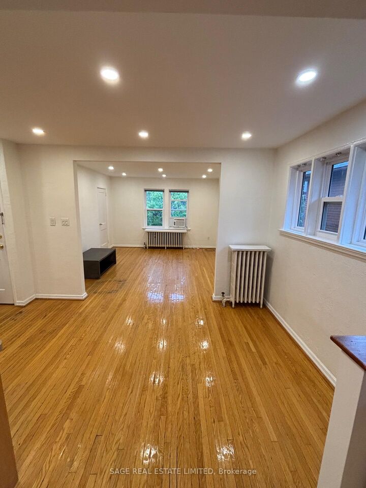 Property Photo:  75 Burnaby Boulevard  ON M5N 1G3 