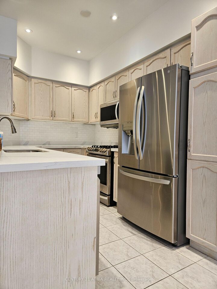 Property Photo:  266 John West Way  ON L4G 7J3 
