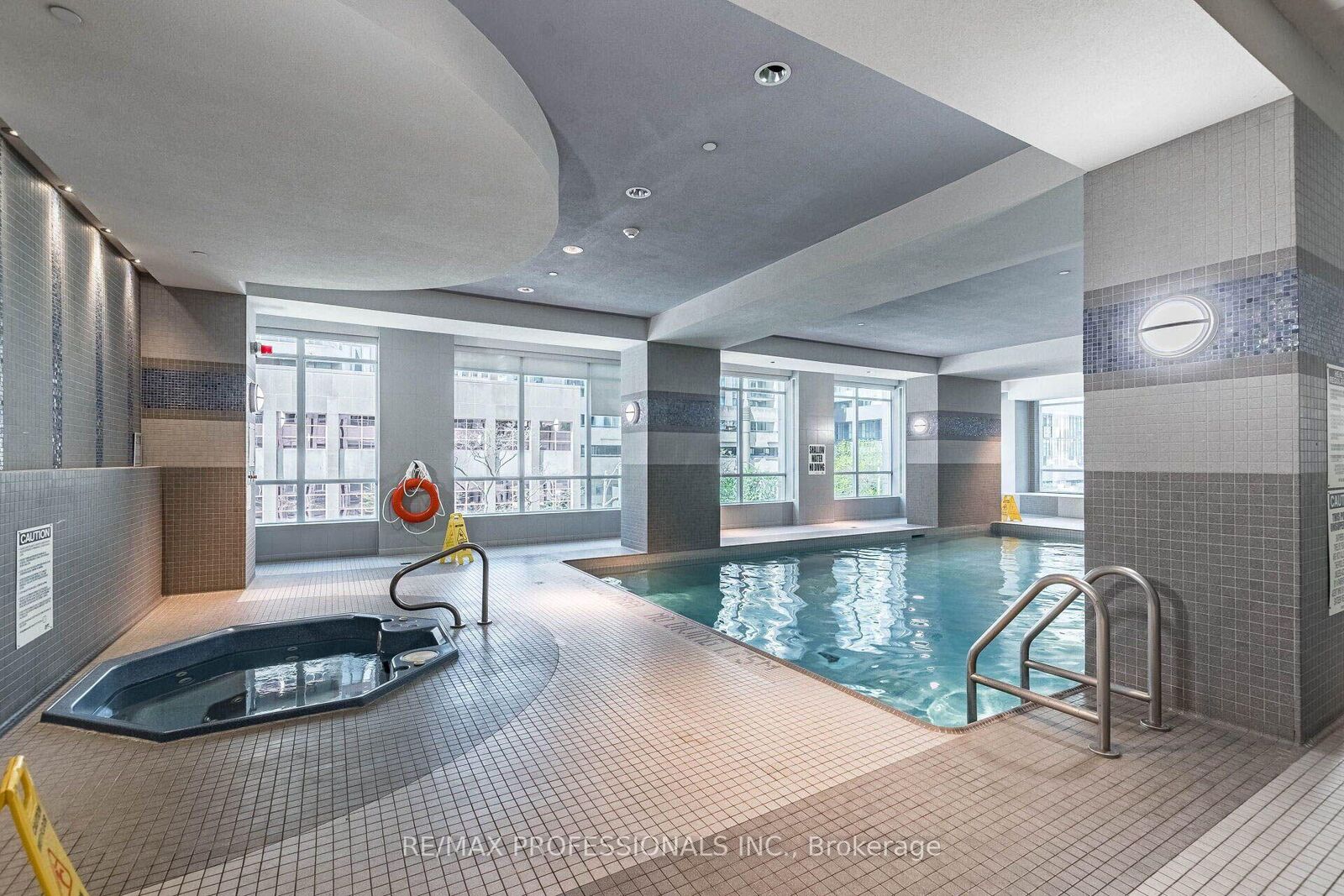Property Photo:  763 Bay Street 3015  ON M5G 2R3 