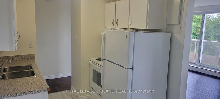Property Photo:  5 Avon Road 602  ON N5P 3Y3 
