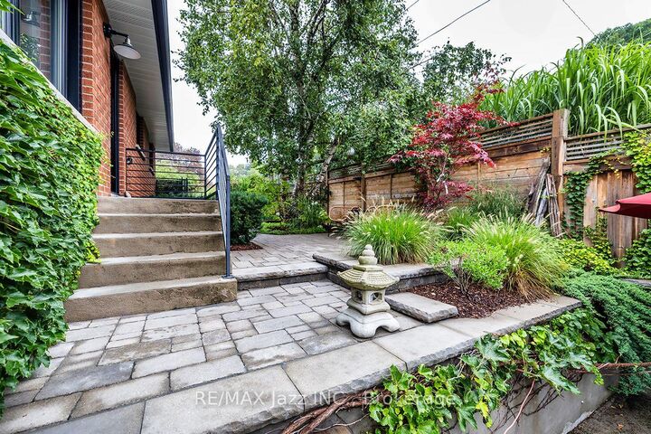 Property Photo:  1085 Willowdale Avenue  ON L1H 1W7 