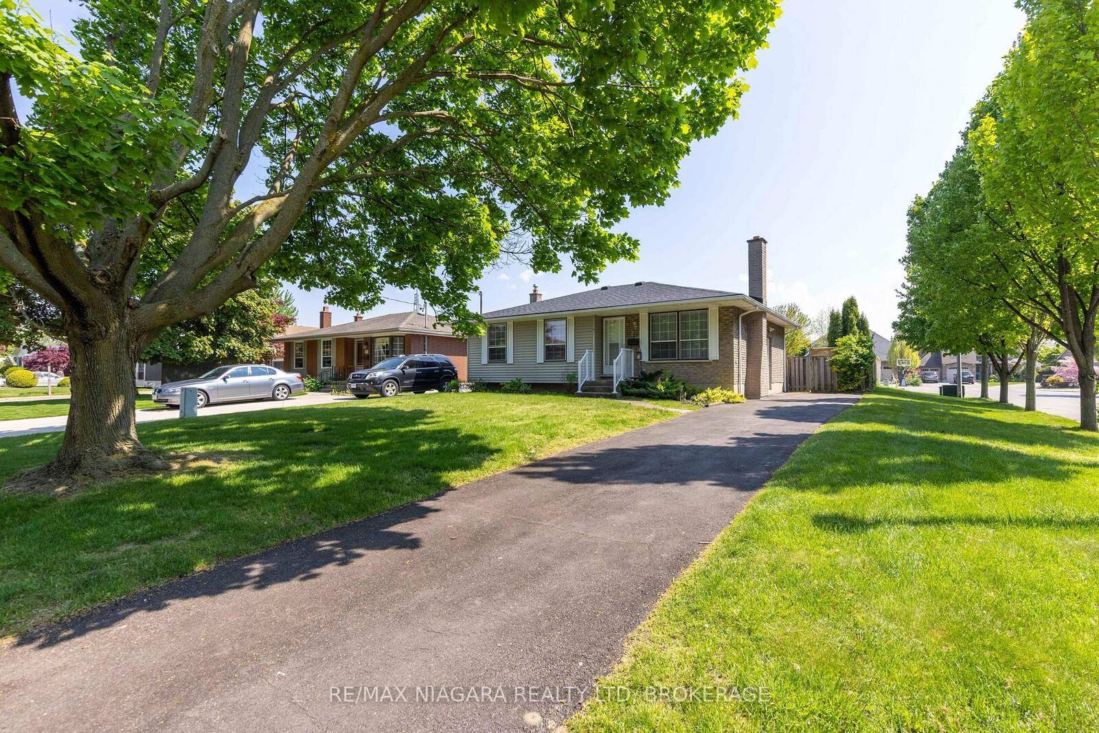 Property Photo:  29 Granada Drive  ON L2N 2S4 