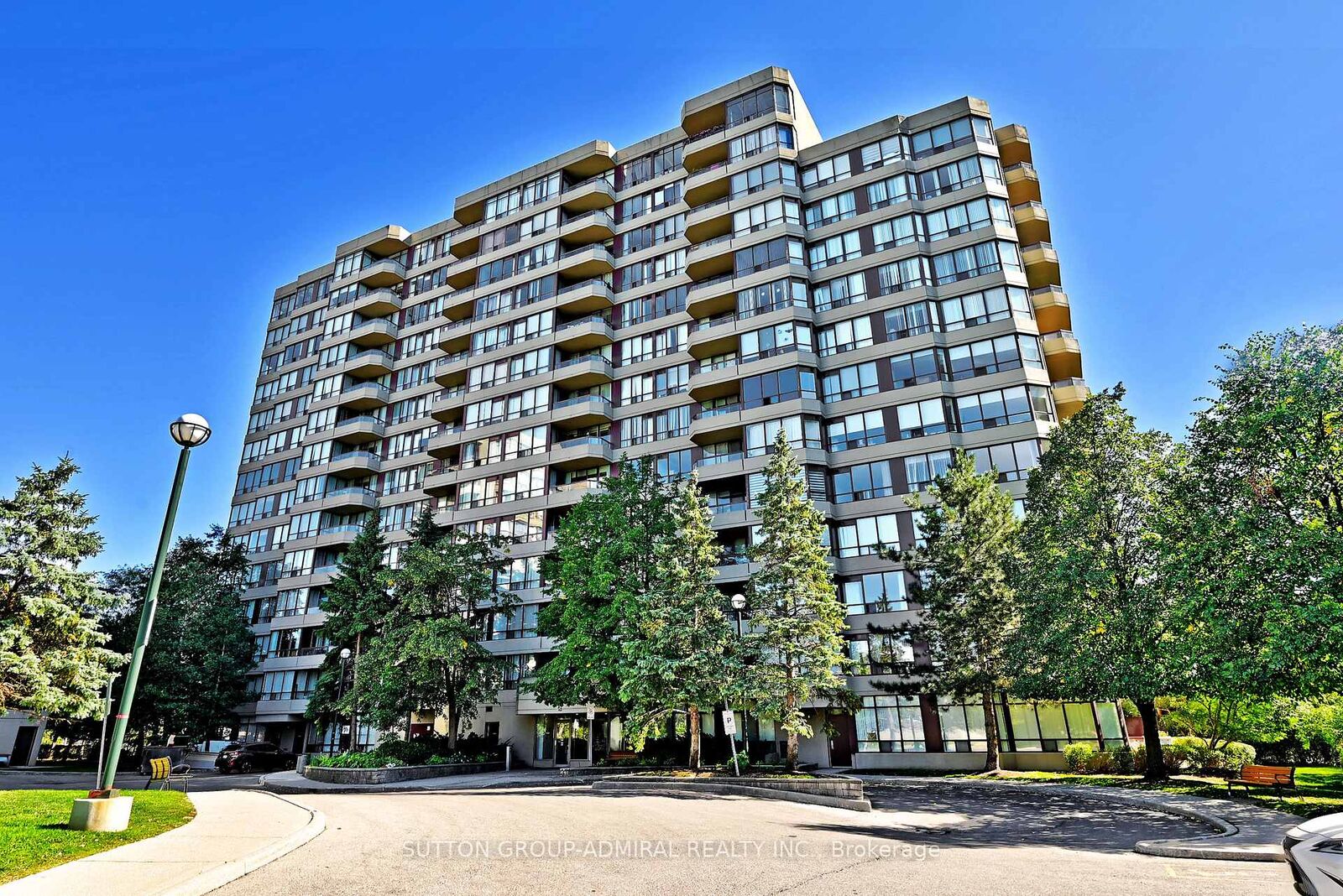 Property Photo:  91 Townsgate Drive 203  ON L4J 8E8 