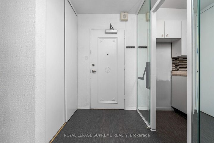Property Photo: 85 Emmett Avenue 2409 ON M6M 5A2