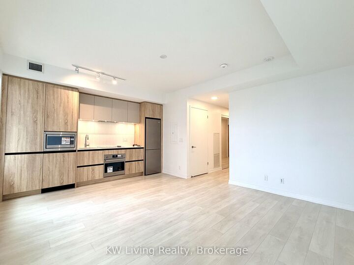 Property Photo:  8 Beverley Glen Boulevard D-323  ON L4J 0L5 