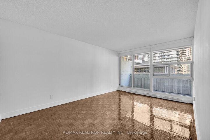 Property Photo:  33 Isabella Street 1907  ON M4Y 2P7 