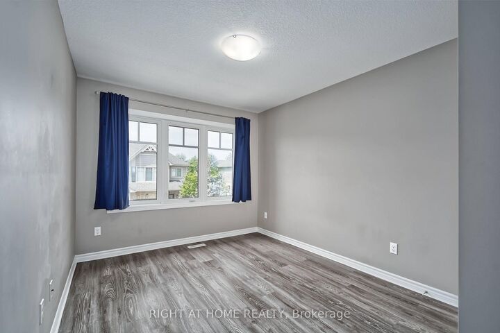 Property Photo:  1924 Cedarhollow Boulevard 97  ON N5X 0K3 