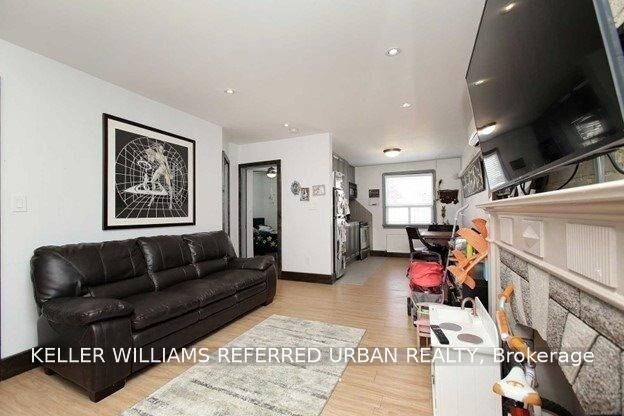 Property Photo:  2286 Dufferin Street Main  ON M6E 3S3 