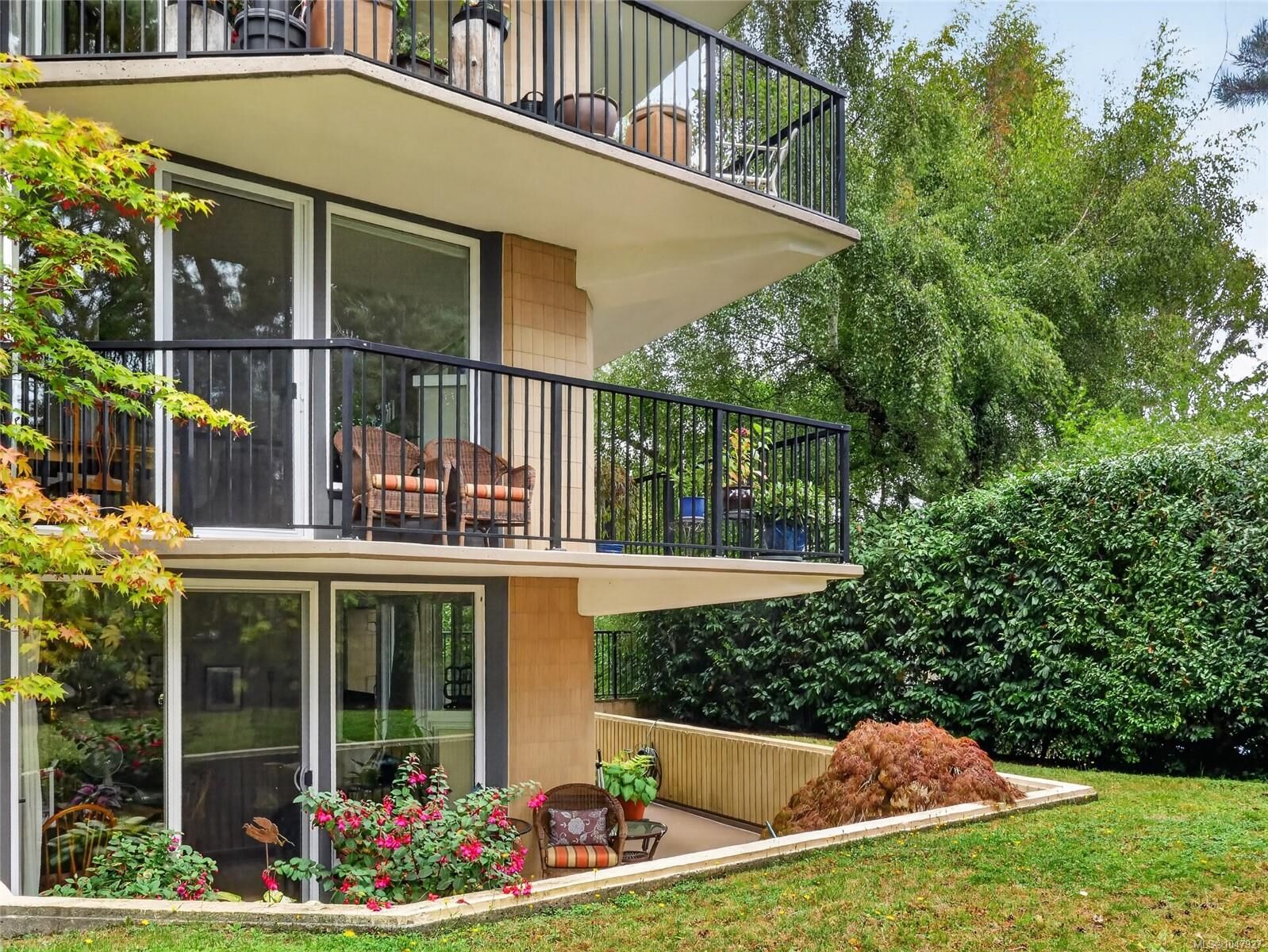 Property Photo:  2210 Cadboro Bay Rd #201  BC V8R 5G9 