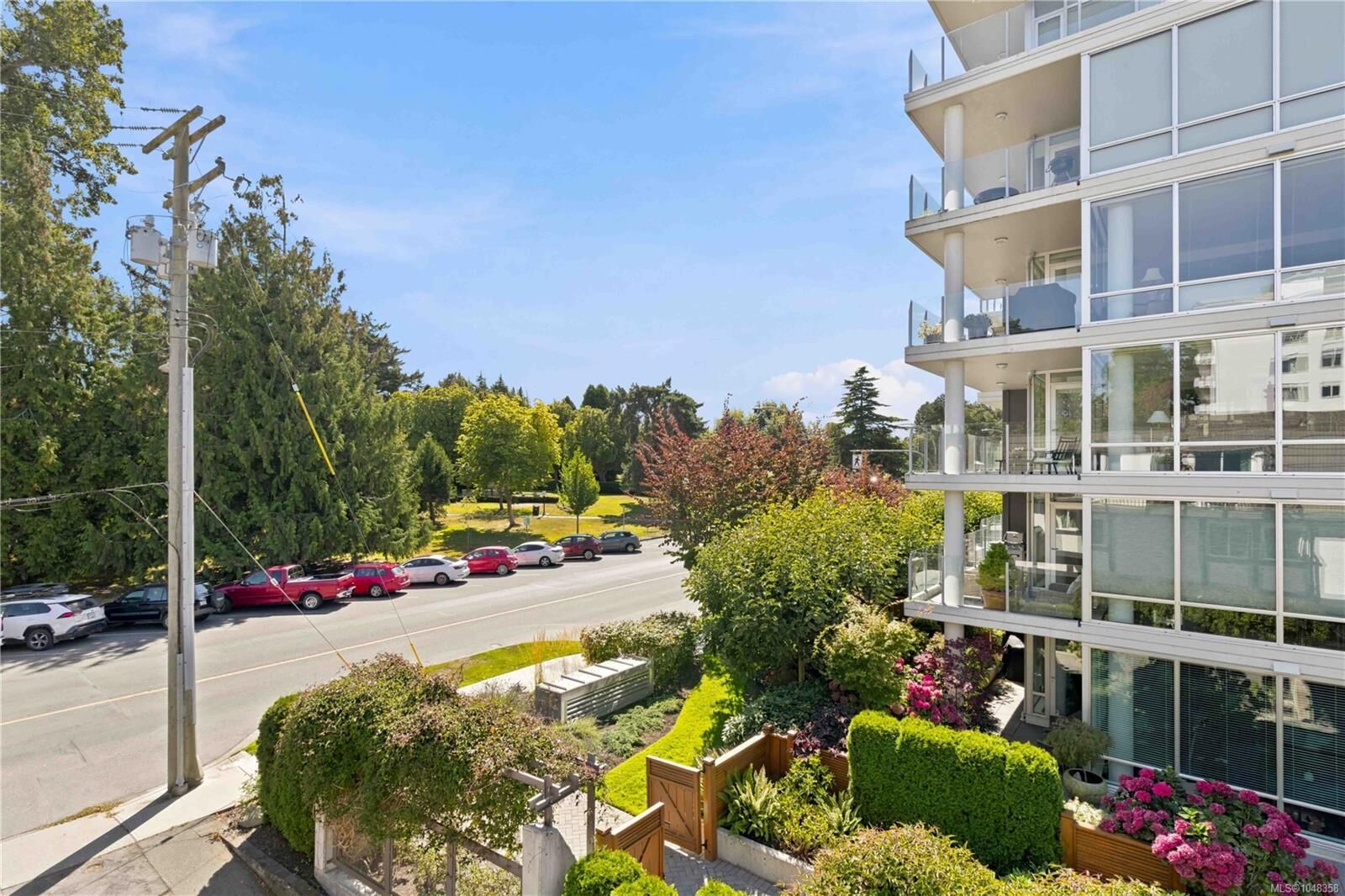 Property Photo:  210 Douglas St #2  BC V8V 2P2 