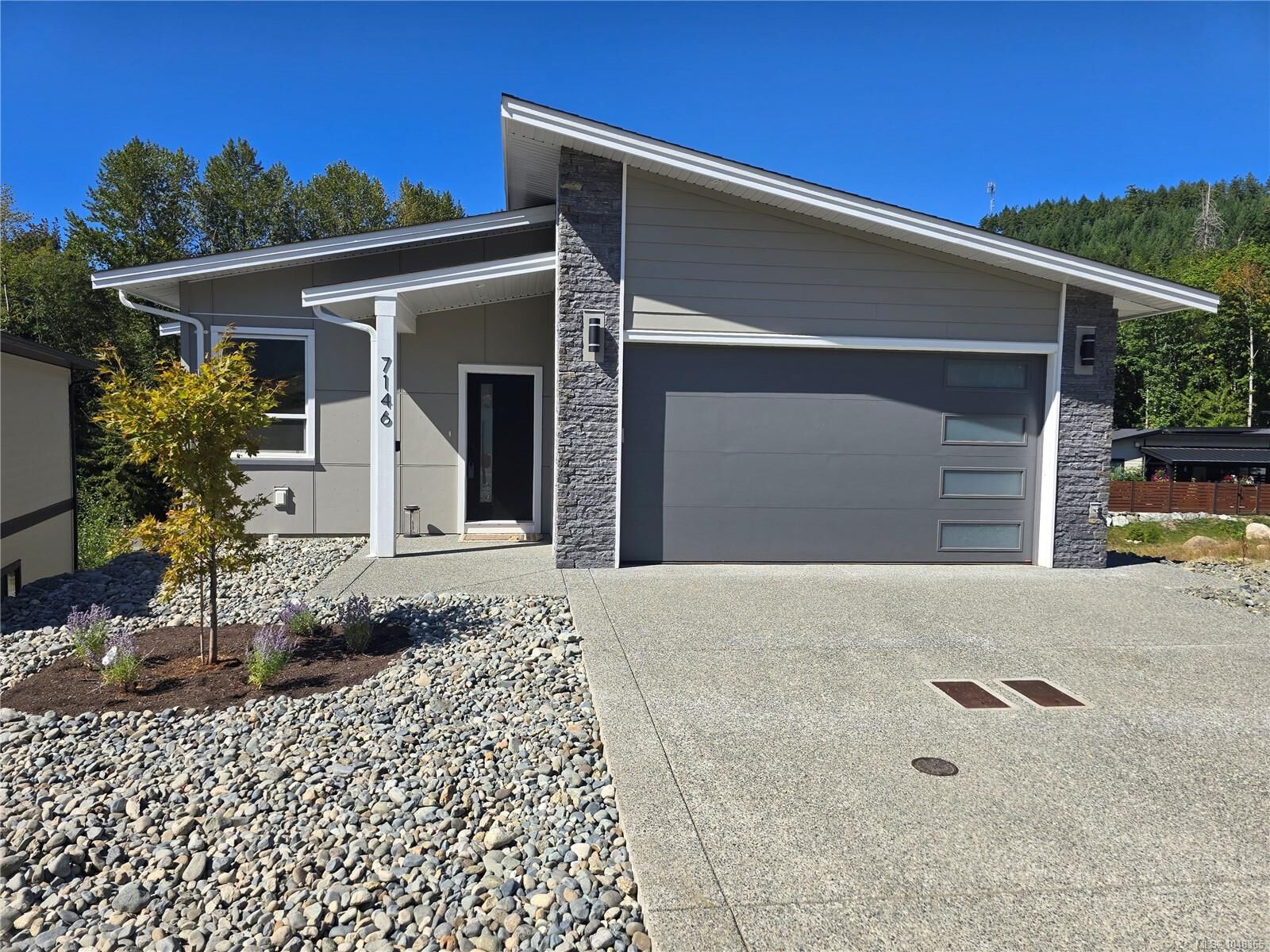Property Photo:  7146 Elkridge Rd  BC V0R 2G0 
