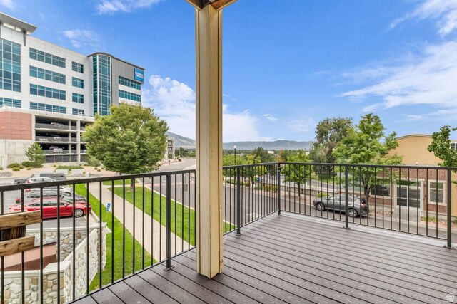 Property Photo:  165 W Albion Village Way 105  UT 84070 
