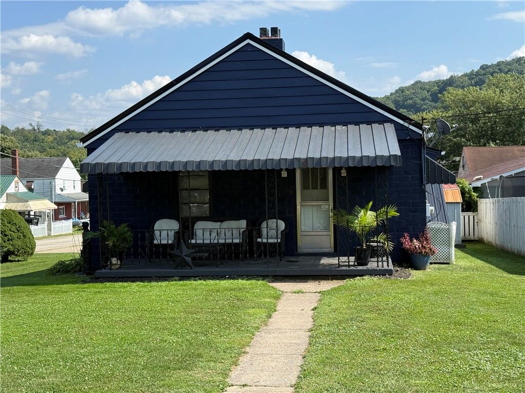 Property Photo:  58 Berry Avenue  PA 15322 
