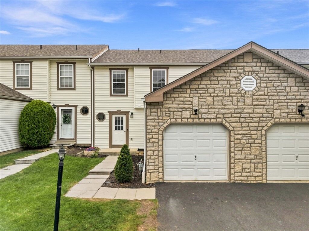 Property Photo:  203 Pine Valley Dr  PA 15126 