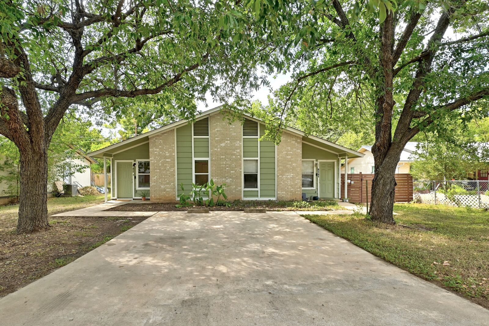 Property Photo: 910 Bret Lane A TX 78721