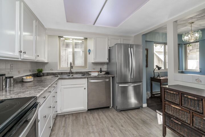 Property Photo:  1368 Foster Street 102  BC V4B 3X4 
