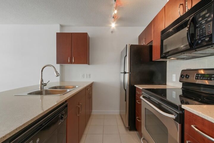 Property Photo:  610 Granville Street 2606  BC V6C 3T3 