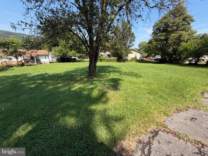 Property Photo:  146 S Pennsylvania Street  WV 26753 