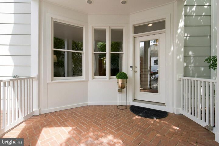 Property Photo:  2074 N Oakland Street  VA 22207 