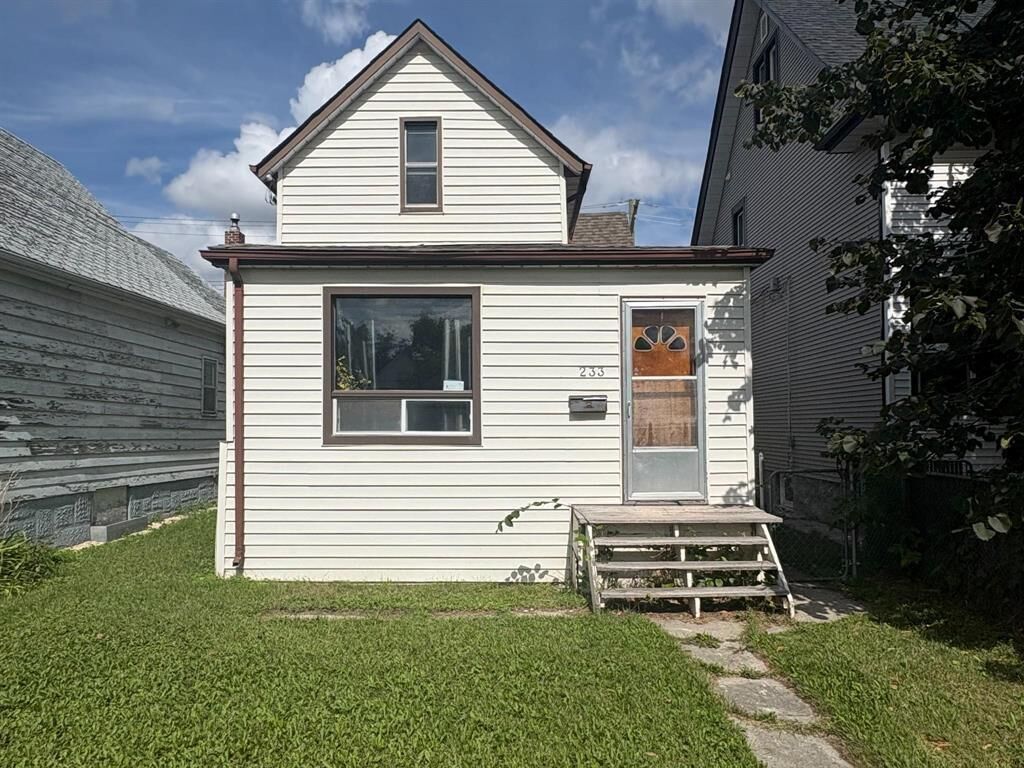Property Photo:  233 Polson Avenue  MB R2W 0M9 