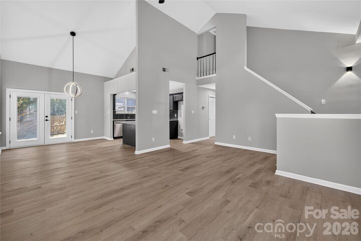 Property Photo:  702 Foxborough Road  NC 28213 