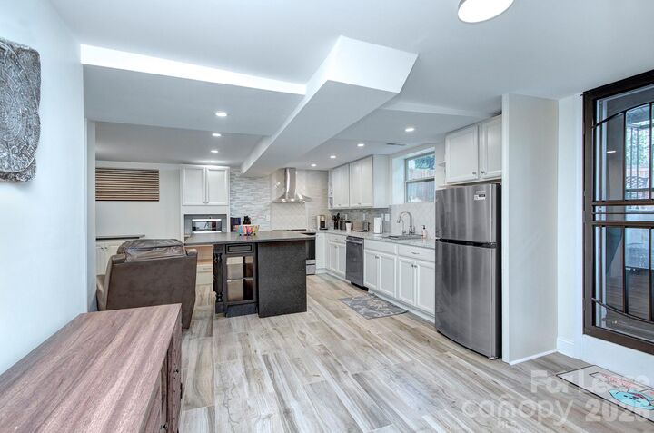 Property Photo: 709 Baldwin Avenue B NC 28204