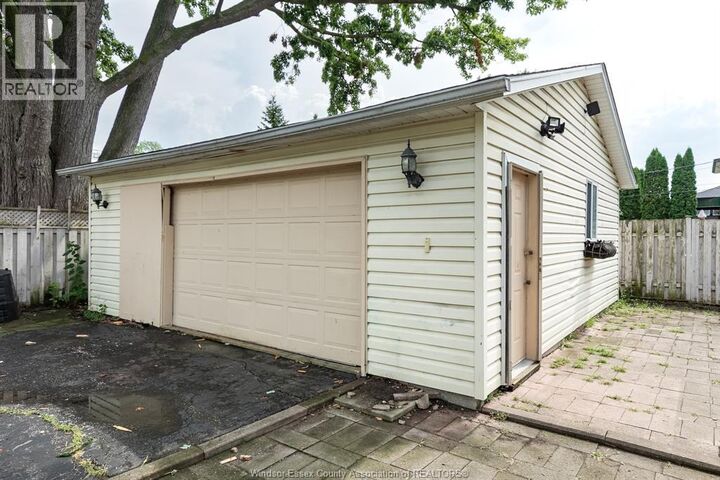 Property Photo:  816 Elinor Street  ON N8P 1E4 