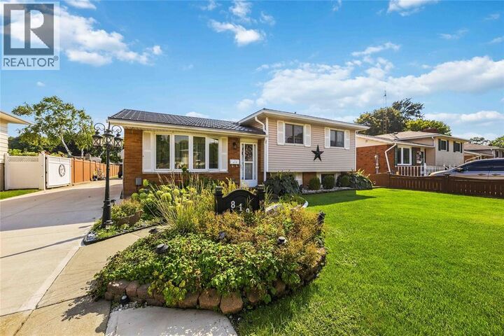 Property Photo:  819 Wellington Street  ON N7T 1J4 