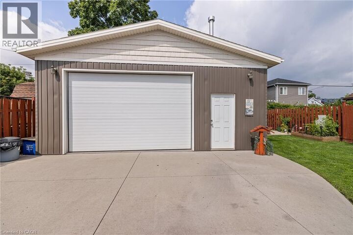 Property Photo:  625 Tate Avenue  ON L8H 6L4 