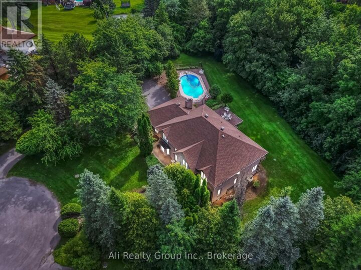 Property Photo: 4 Royal County Downs ON K2R 1C2
